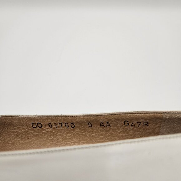 Salvatore Ferragamo “Decree” White Calf Leather Pumps | Gold Gancini | Size 9 AA - Picture 4 of 15